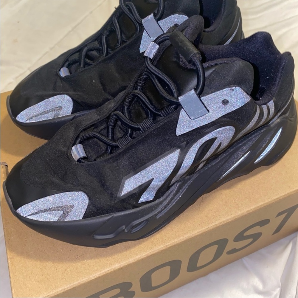 🫶🏻yeezy boost 700